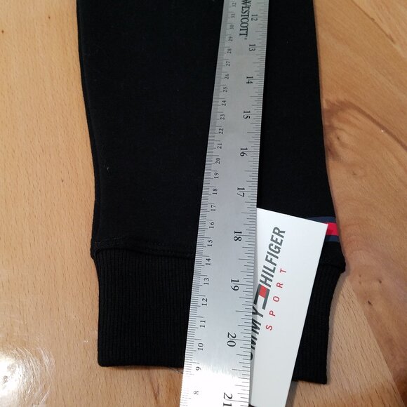 Tommy Hilfiger Unisex Quarter-Zip Sweatshirt – Blck - Size Large - NWT - Picture 8 of 11